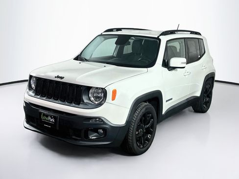 Used 2017 Jeep Renegade Altitude FWD image 3