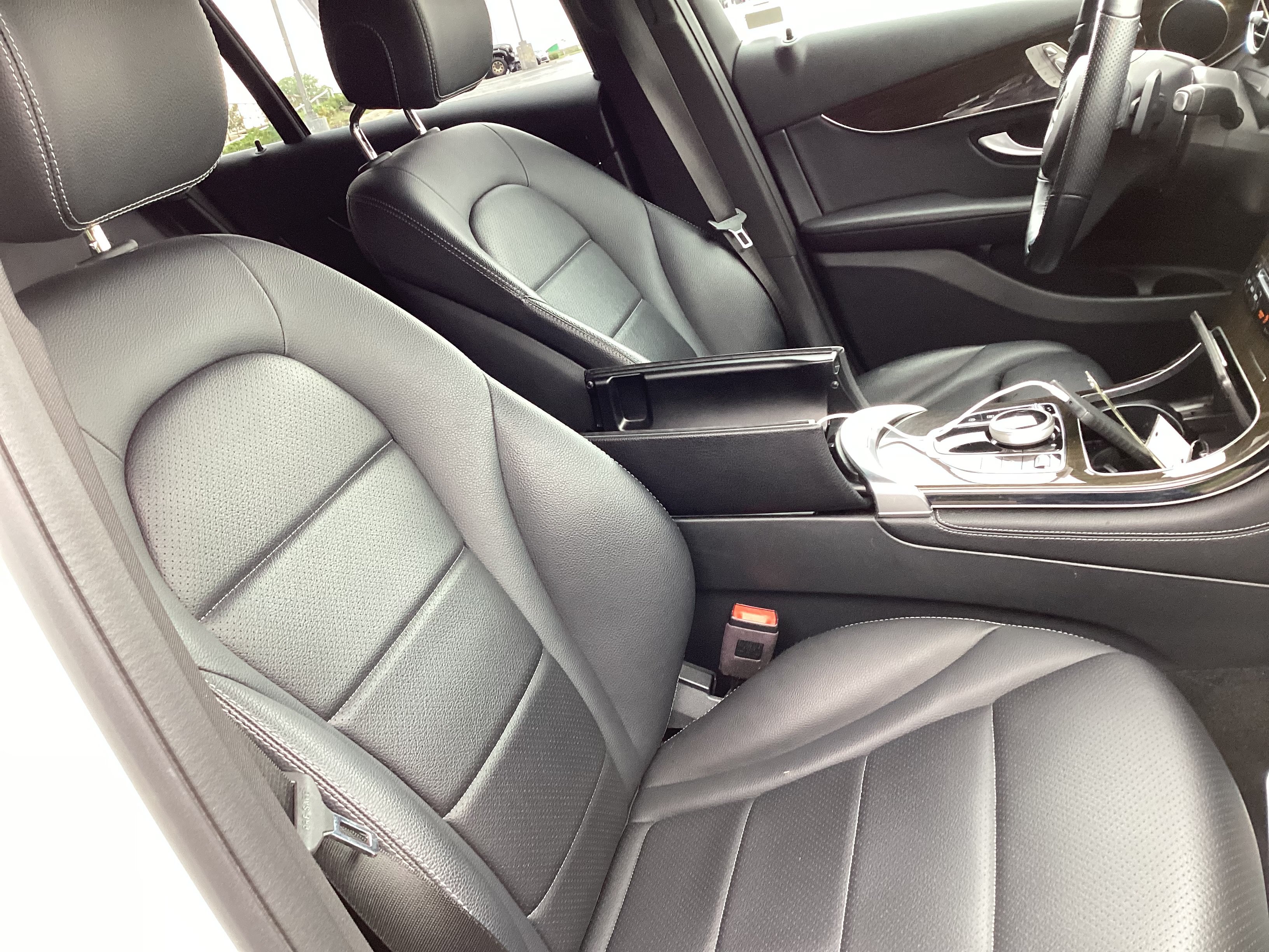 Used 2019 Mercedes-Benz GLC 300 4MATIC image 6