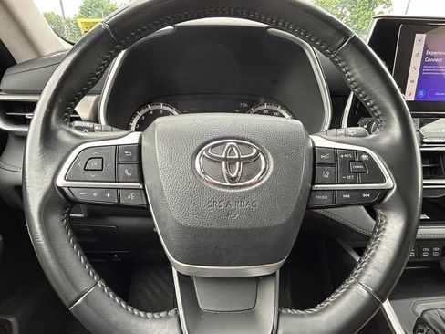 Used 2023 Toyota Highlander XLE AWD/4WD image 34