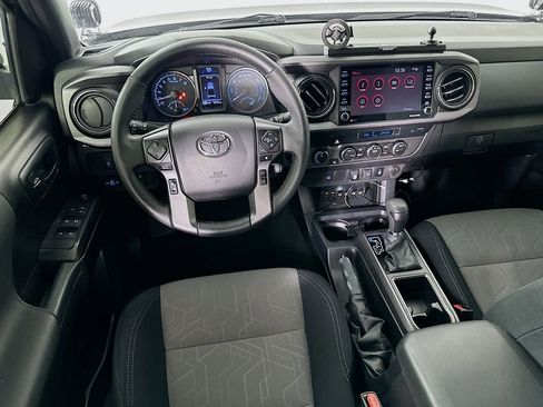 Used 2022 Toyota Tacoma TRD Off-Road AWD/4WD image 21
