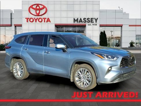 Used 2022 Toyota Highlander Platinum image 1
