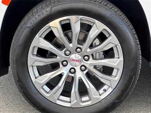 Used 2024 GMC Yukon Denali w/ Advanced Technology Package image 27