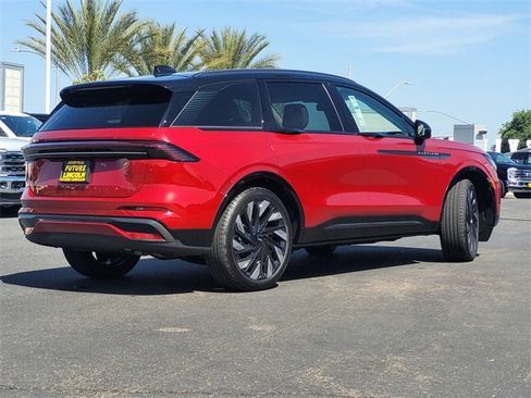 New 2026 Lincoln Nautilus Reserve w/ Jet Appearance Package image 4