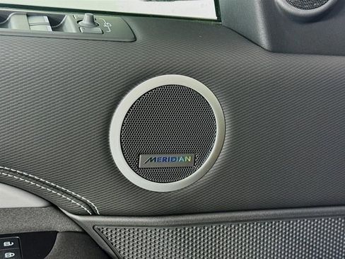 New 2025 Land Rover Discovery Dynamic SE image 21