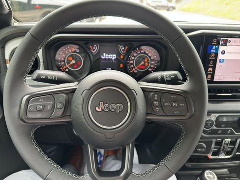 New 2025 Jeep Gladiator Sport image 12