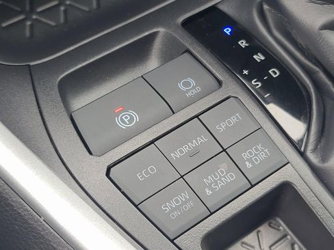 Used 2025 Toyota RAV4 LE image 25