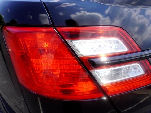 Used 2016 Ford Taurus Police Interceptor AWD image 11