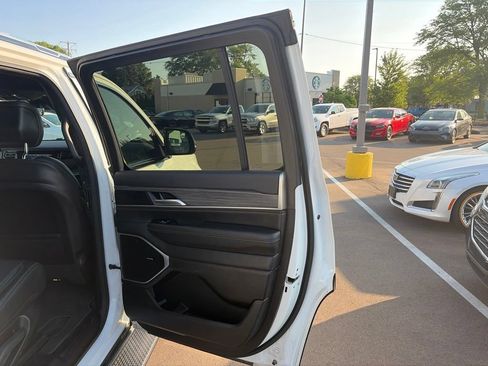 Certified 2024 Jeep Wagoneer Series II AWD/4WD image 19