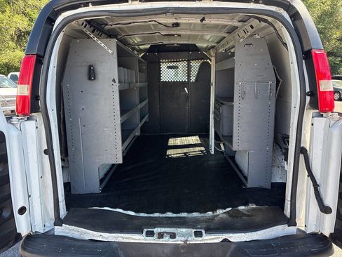 Used 2017 Chevrolet Express 2500 RWD image 12