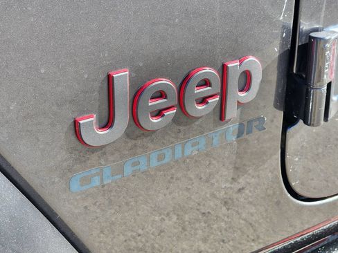Used 2020 Jeep Gladiator Rubicon AWD/4WD image 11