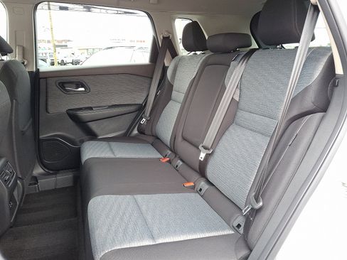 Used 2023 Nissan Rogue SV image 10