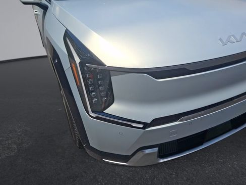 Used 2024 Kia EV9 Land AWD/4WD image 28