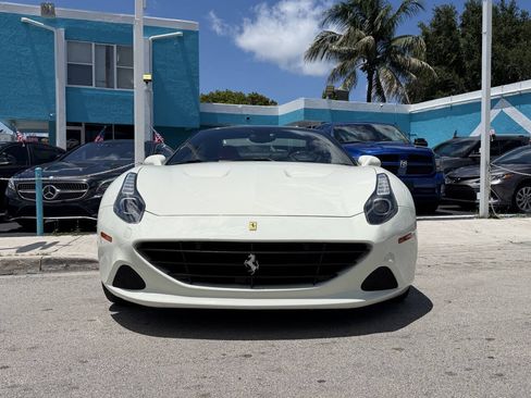 Used 2015 Ferrari California T RWD image 3