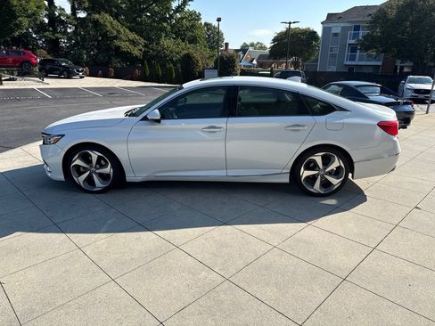Used 2018 Honda Accord Touring image 4
