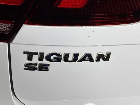 Used 2018 Volkswagen Tiguan SE w/ Panoramic Sunroof Package image 24