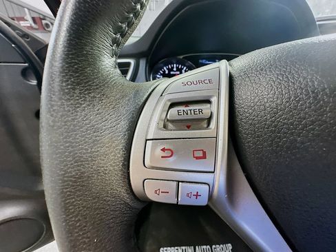 Used 2015 Nissan Rogue SL FWD image 32