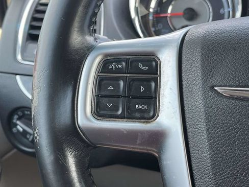 Used 2012 Chrysler Town & Country Touring w/ Entertainment Group #1 FWD image 27