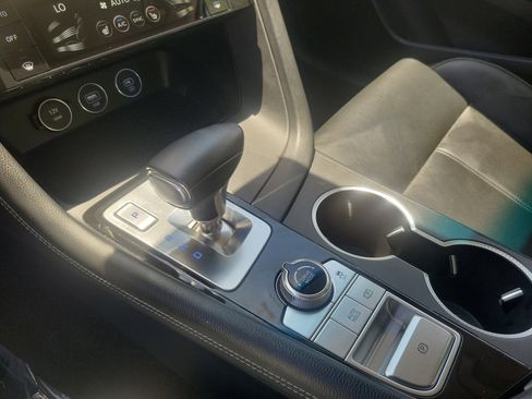 Used 2025 Genesis G70 2.5T RWD image 27
