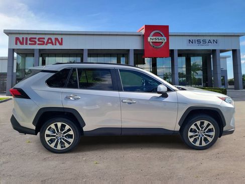 Used 2019 Toyota RAV4 Limited w/ Cold Weather Package FWD image 6