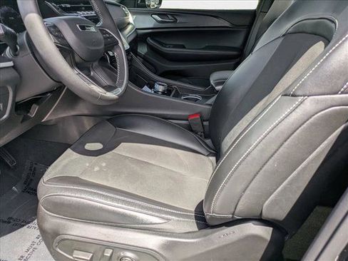 Used 2024 Jeep Grand Cherokee Altitude image 15