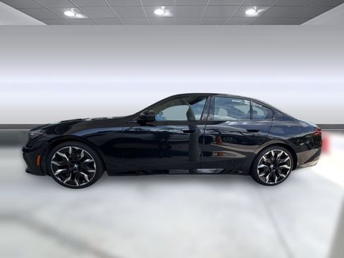 Used 2026 BMW 530i w/ M Sport Package RWD image 2
