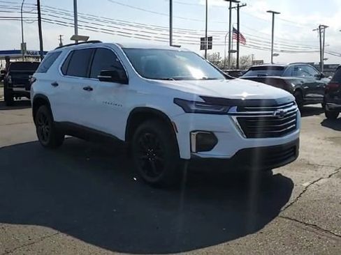 Certified 2023 Chevrolet Traverse LT FWD image 9