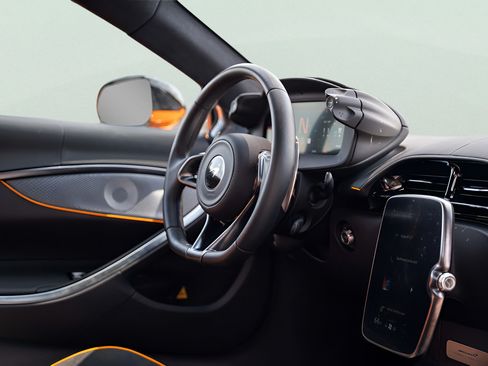 Used 2025 McLaren Artura Spider RWD image 43