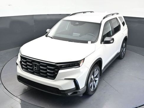 Certified 2025 Honda Pilot Sport image 29