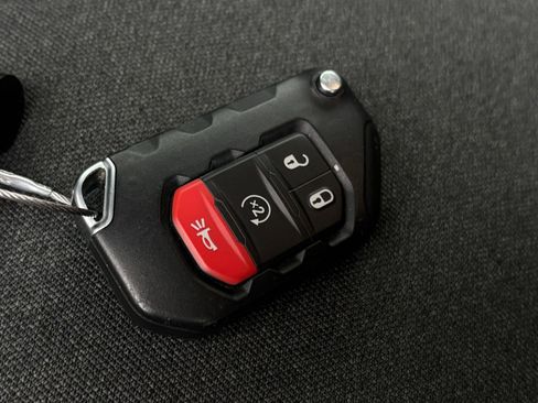 Used 2025 Jeep Wrangler Unlimited Sahara AWD/4WD image 21