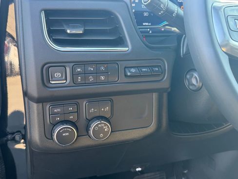 Used 2024 Chevrolet Suburban Premier image 16