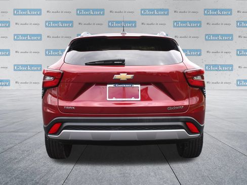 Used 2024 Chevrolet Trax LT w/ LT Convenience Package FWD image 7