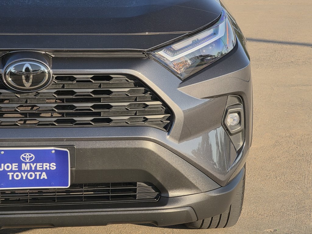 Used 2025 Toyota RAV4 XLE Premium FWD image 4