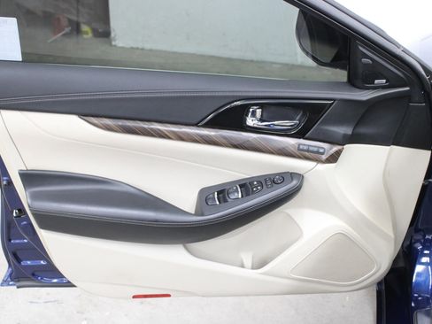 Used 2017 Nissan Maxima Platinum image 10