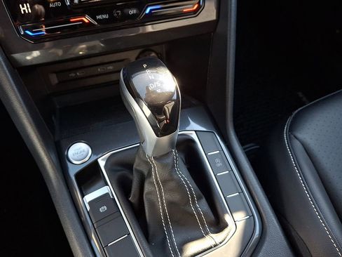 Certified 2022 Volkswagen Tiguan SE image 13