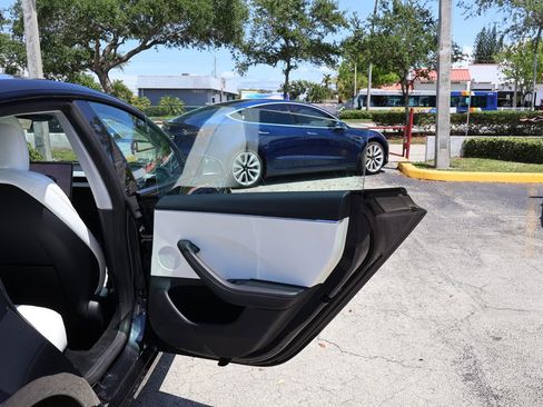 Used 2024 Tesla Model 3 Standard Range RWD image 26