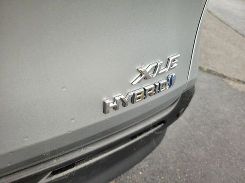 Used 2021 Toyota Sienna XLE image 12