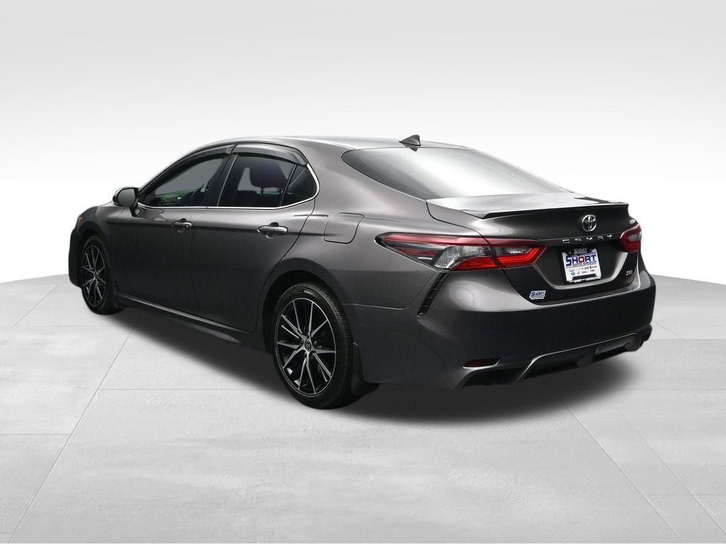 Used 2022 Toyota Camry SE FWD image 3