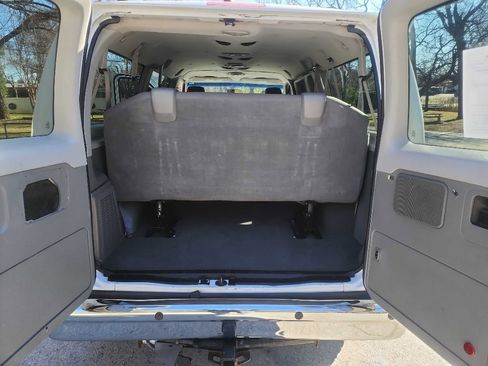 Used 2009 Ford E-350 and Econoline 350 Super Duty Wagon image 22