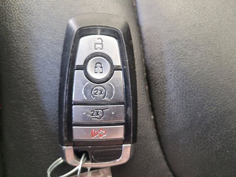 Used 2019 Ford Edge Titanium AWD/4WD image 32