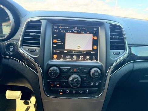 Used 2017 Jeep Grand Cherokee Overland AWD/4WD image 22