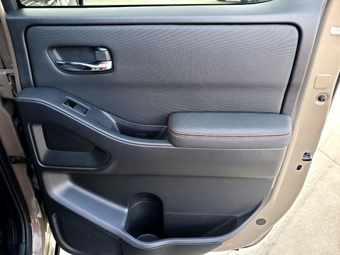 Used 2022 Nissan Frontier PRO-4X image 47