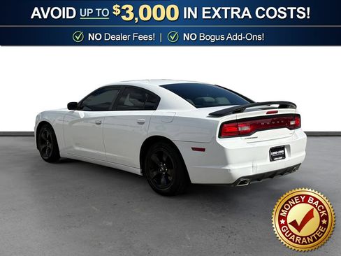 Used 2013 Dodge Charger SE RWD image 4