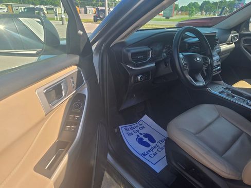 Used 2023 Ford Explorer XLT w/ Equipment Group 202A AWD/4WD image 6