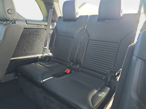 New 2026 Land Rover Discovery Limited Edition image 12