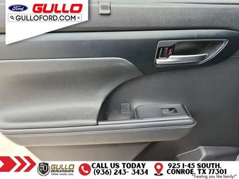 Used 2024 Toyota Highlander XLE AWD/4WD image 16