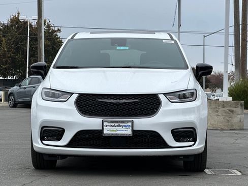 New 2026 Chrysler Pacifica Select image 9