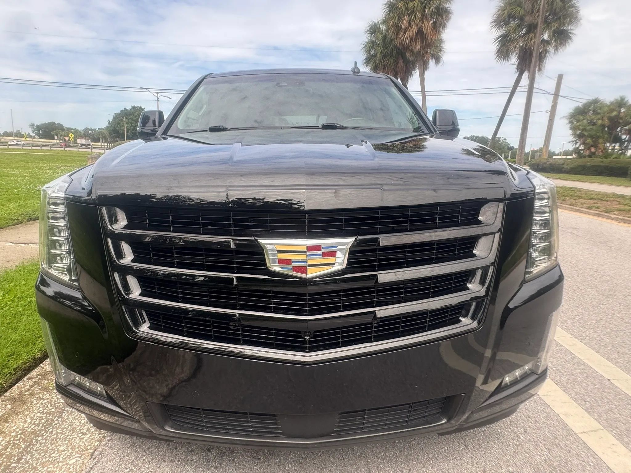 Used 2018 Cadillac Escalade Premium Luxury RWD image 3