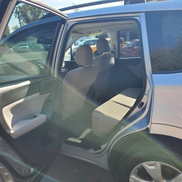Used 2015 Subaru Forester 2.5i Premium w/ All-Weather Package AWD/4WD image 37