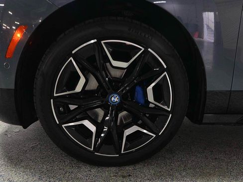 Used 2024 BMW iX xDrive50 w/ Premium Package AWD/4WD image 5