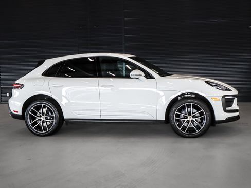 Used 2023 Porsche Macan image 11